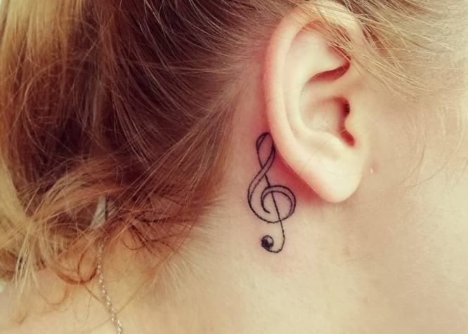 Estos 15 tatuajes detrás de la oreja te ENAMORARÁN