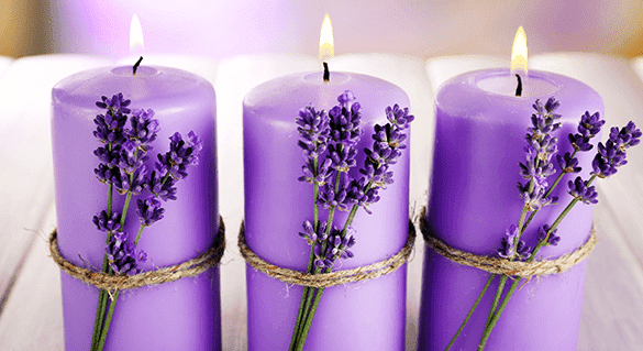ritual con velas lila y lavanda